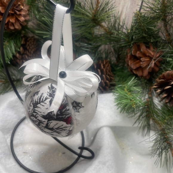 Handmade quilted ornament - Picture 3 of 5